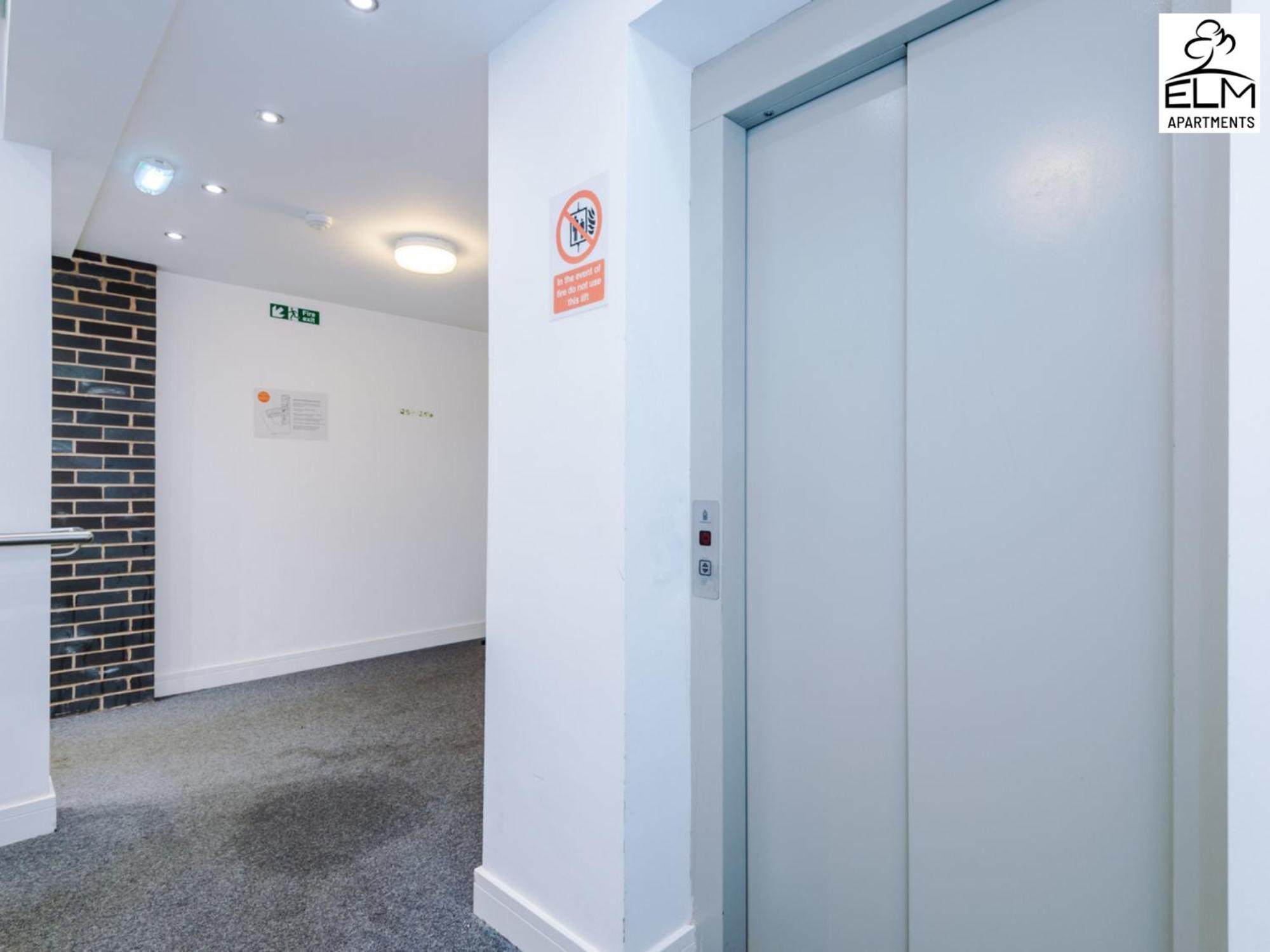 Elm Aparthotel , Collection Of Apartments Available Near Media City , Free Parking Манчестър Екстериор снимка