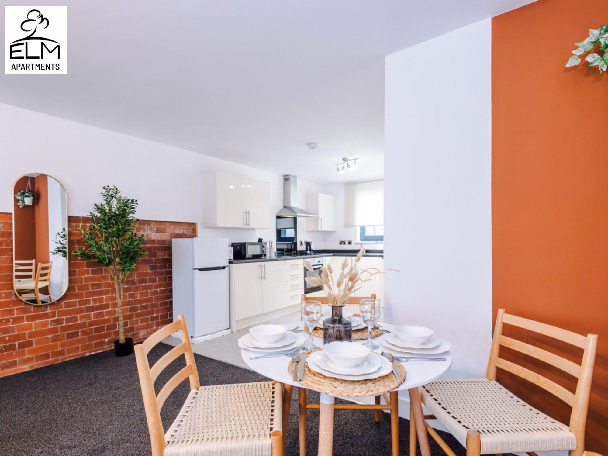 Elm Aparthotel , Collection Of Apartments Available Near Media City , Free Parking Манчестър Екстериор снимка