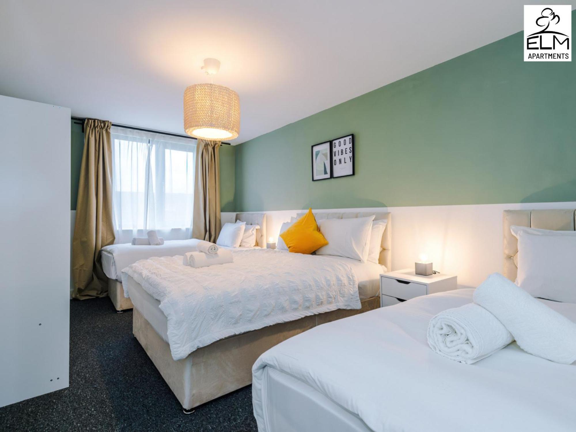 Elm Aparthotel , Collection Of Apartments Available Near Media City , Free Parking Манчестър Екстериор снимка
