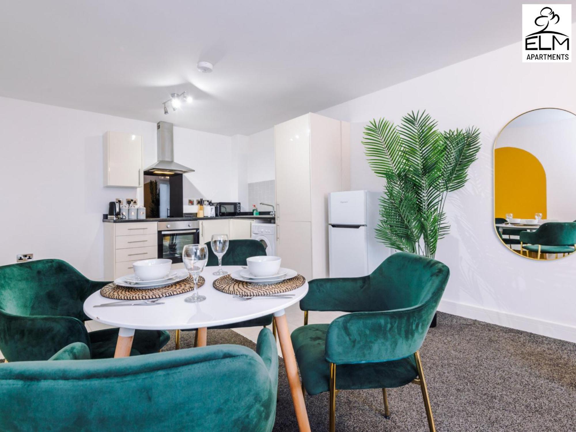 Elm Aparthotel , Collection Of Apartments Available Near Media City , Free Parking Манчестър Екстериор снимка