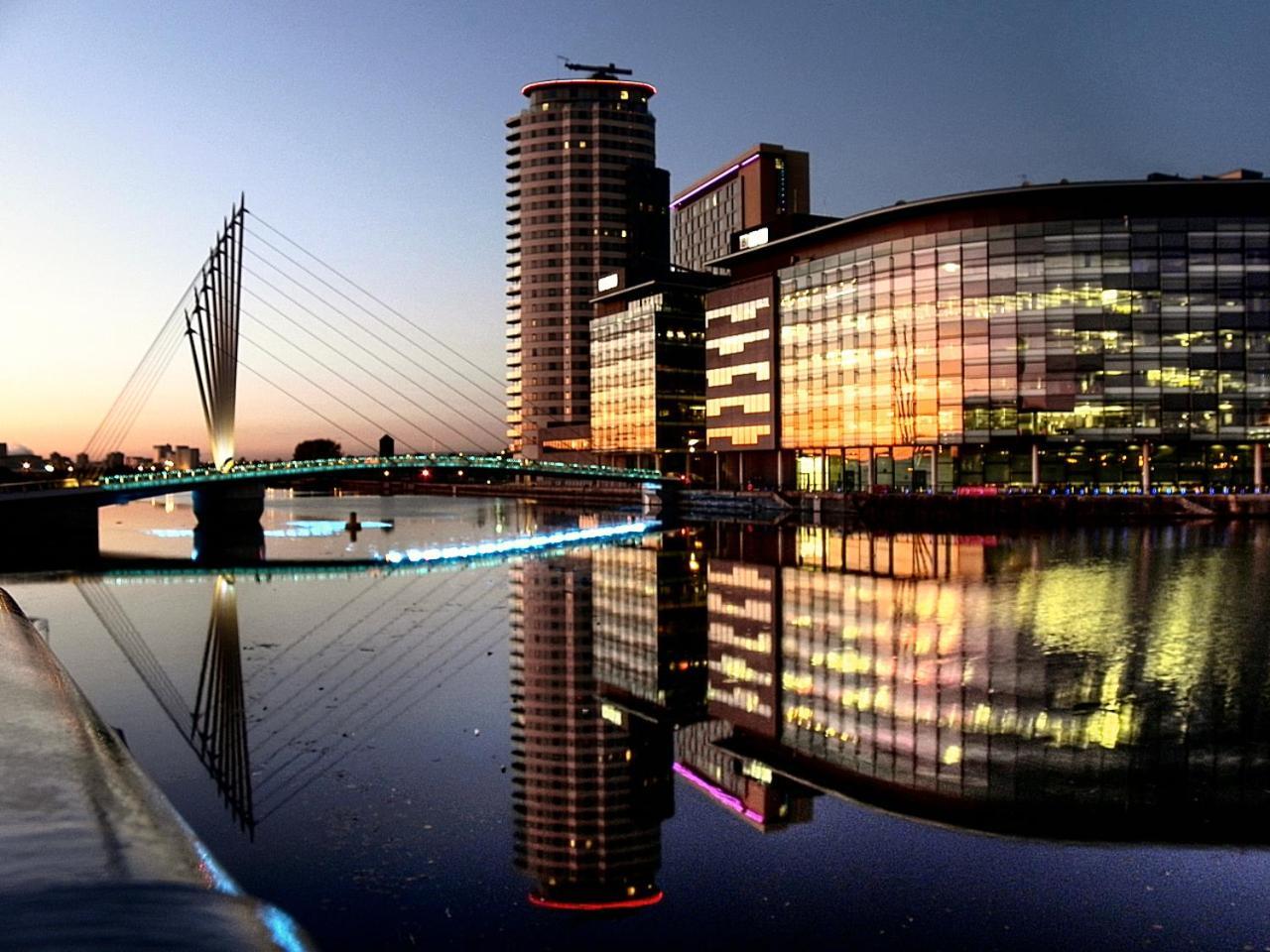 Elm Aparthotel , Collection Of Apartments Available Near Media City , Free Parking Манчестър Екстериор снимка