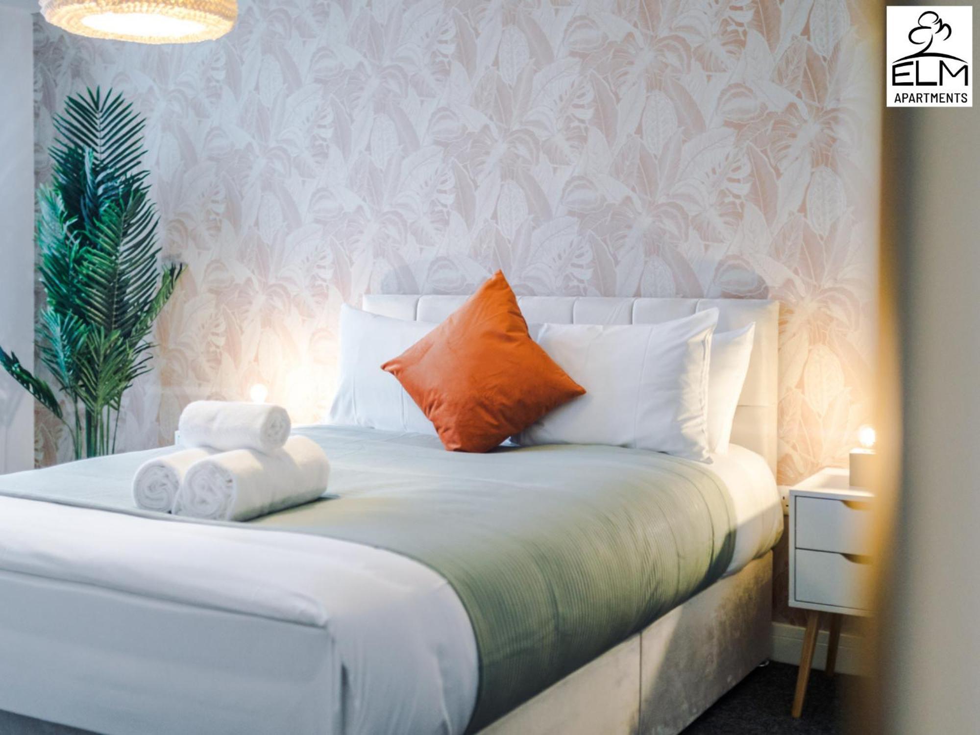 Elm Aparthotel , Collection Of Apartments Available Near Media City , Free Parking Манчестър Екстериор снимка