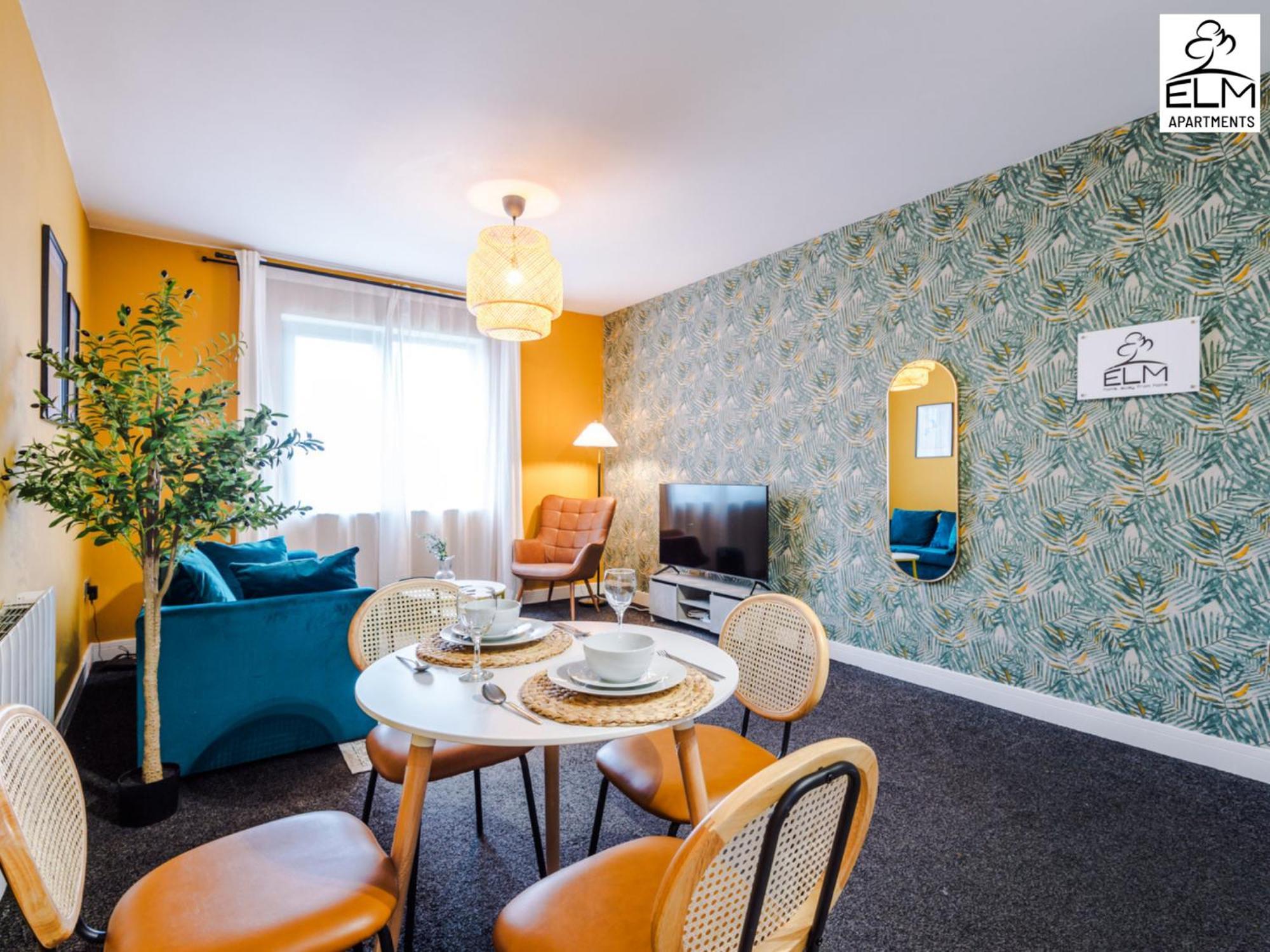 Elm Aparthotel , Collection Of Apartments Available Near Media City , Free Parking Манчестър Екстериор снимка