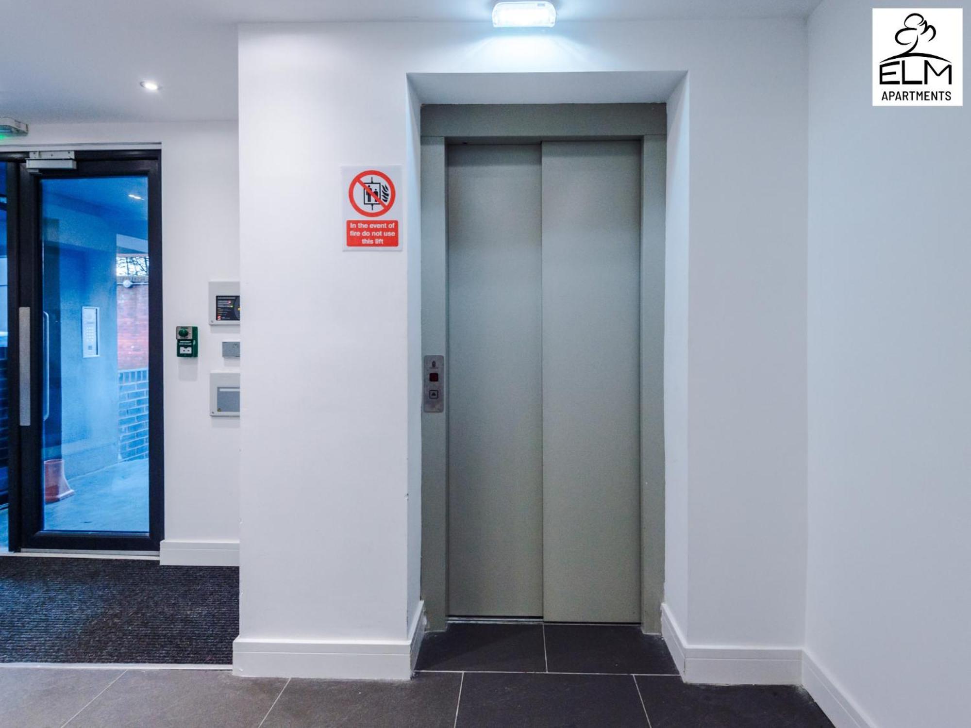 Elm Aparthotel , Collection Of Apartments Available Near Media City , Free Parking Манчестър Екстериор снимка